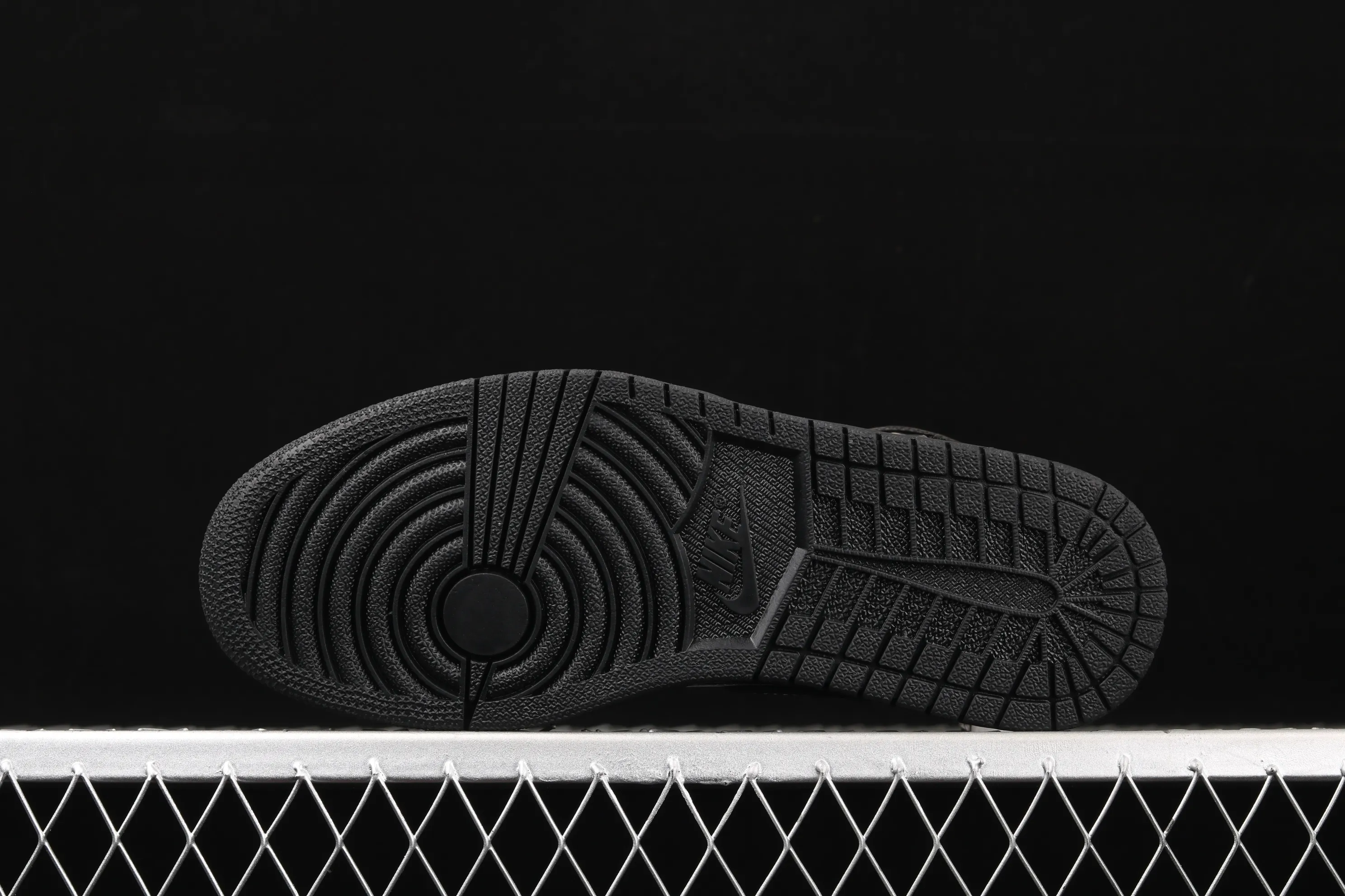 All categories Air Jordan Jordan series basketball shoes Air Jordan 1 High X version Air Jordan 1 High OG "Black/Metallic Gold" AJ1 Joe 1 patent leather black gold 555088-032